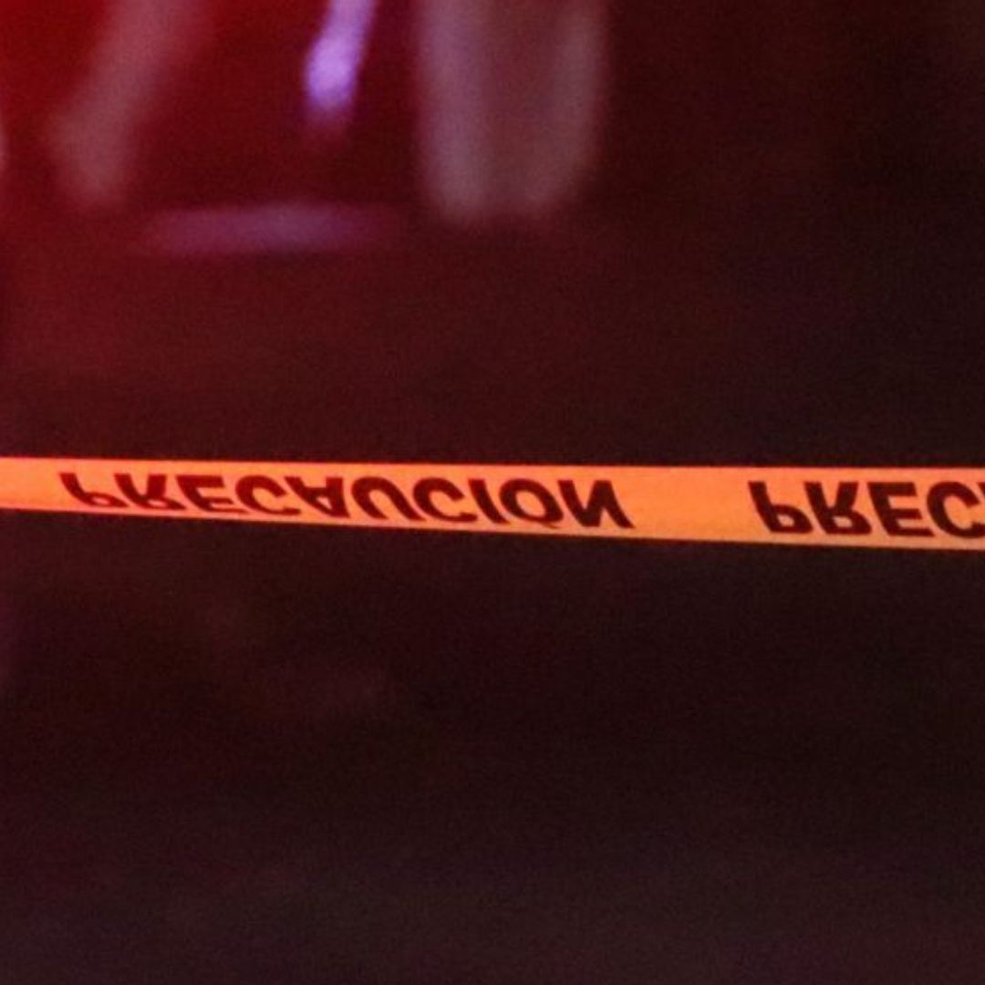 Línea amarilla de precaución